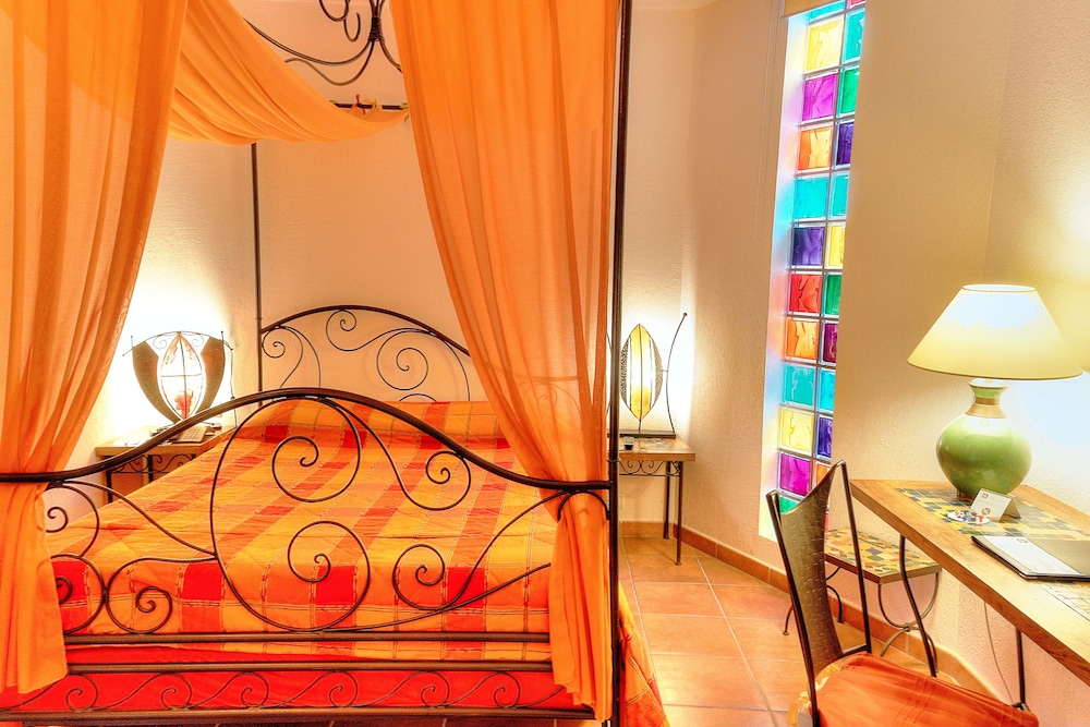 Junior Suite, Multiple Beds, Non Smoking, Pool View - Photo 7