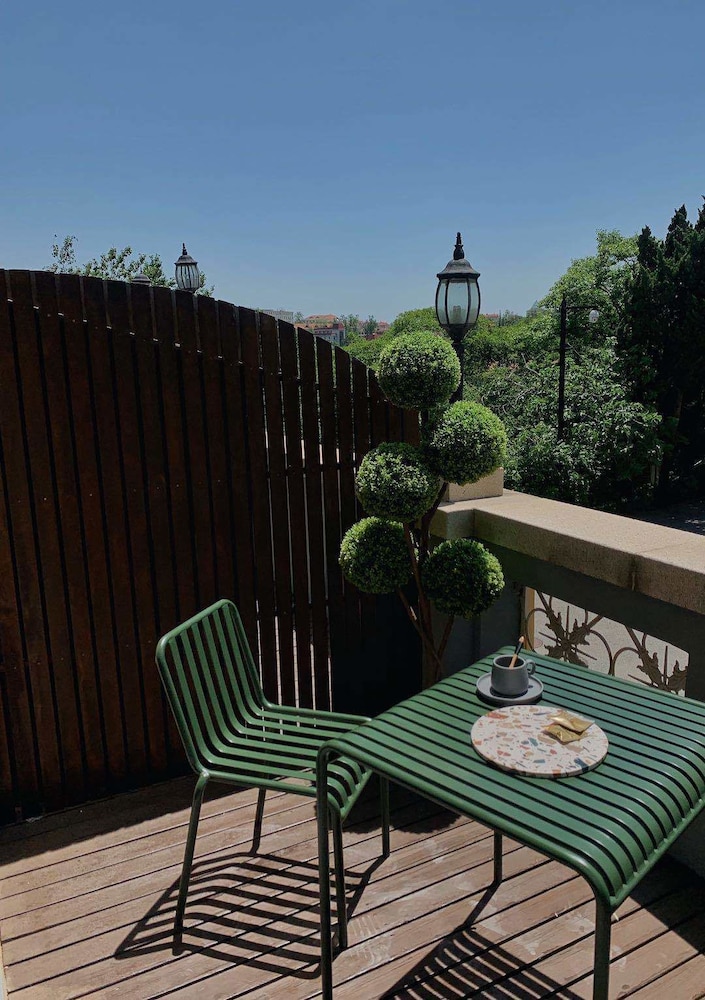 Deluxe King Garden View Room photo 3