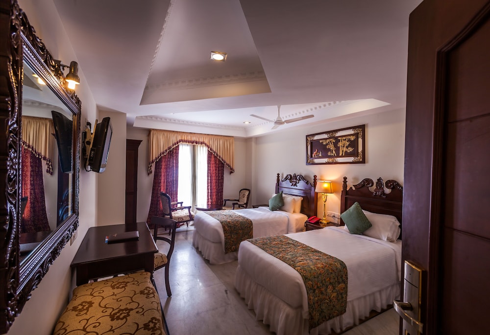 Executive Suite, Pool View