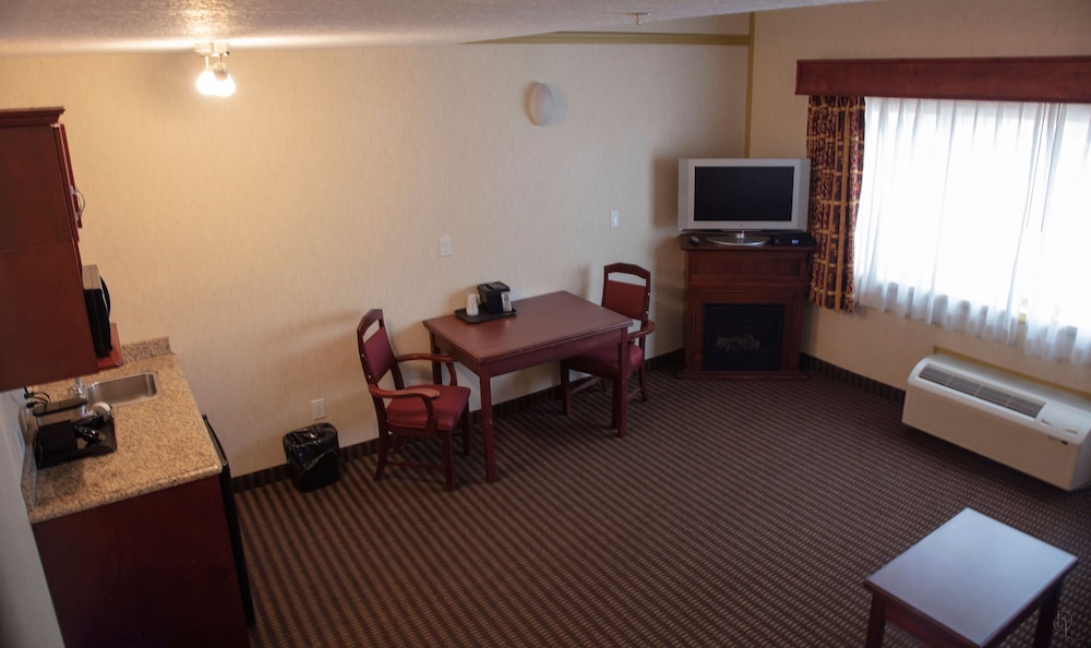 Suite, 2 Queen Beds, Non Smoking, Fireplace