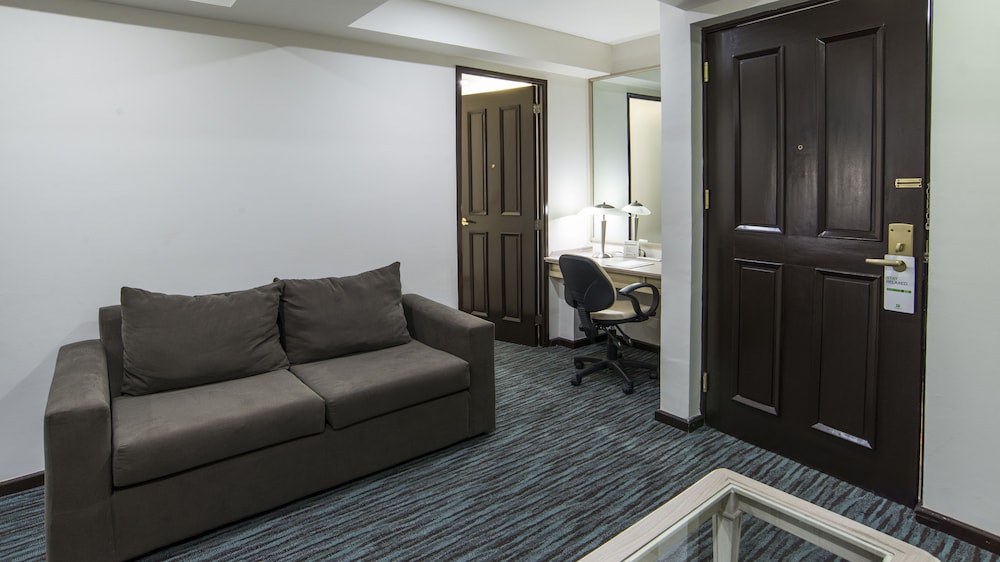 Suite, 2 Bedrooms - Photo 1