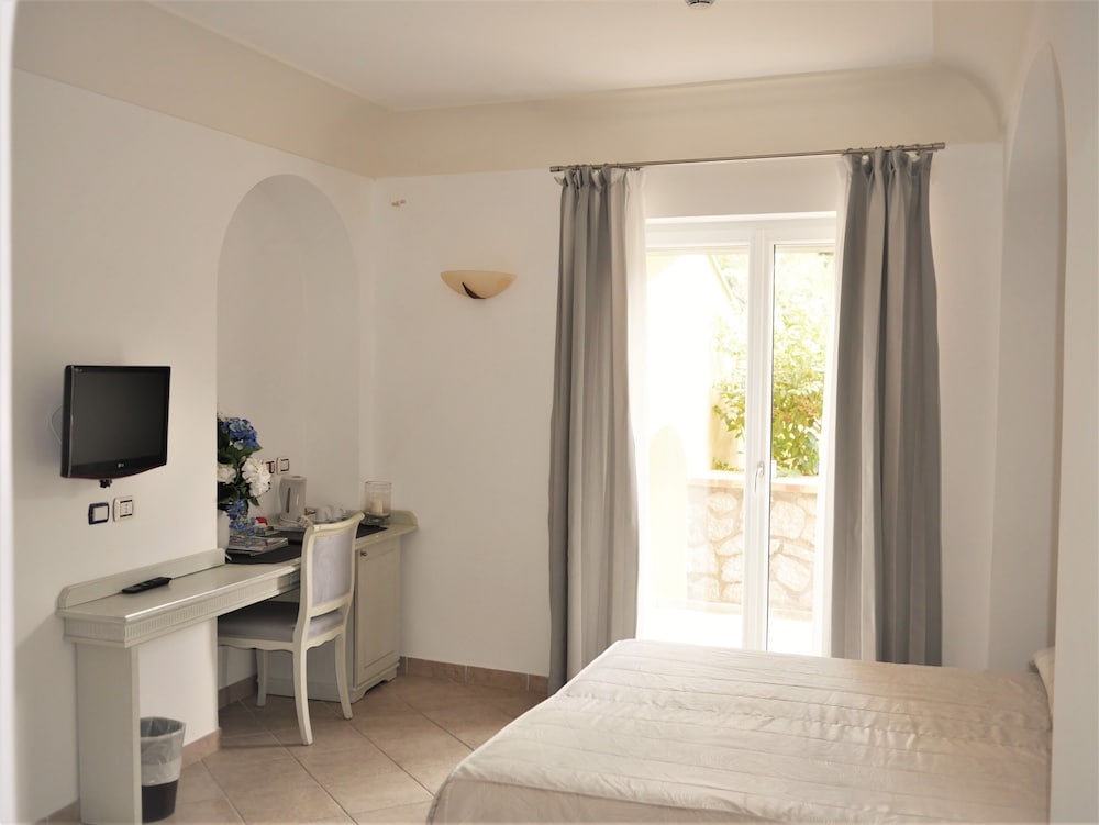 Standard Double Room, Balcony, Garden View - Photo 1