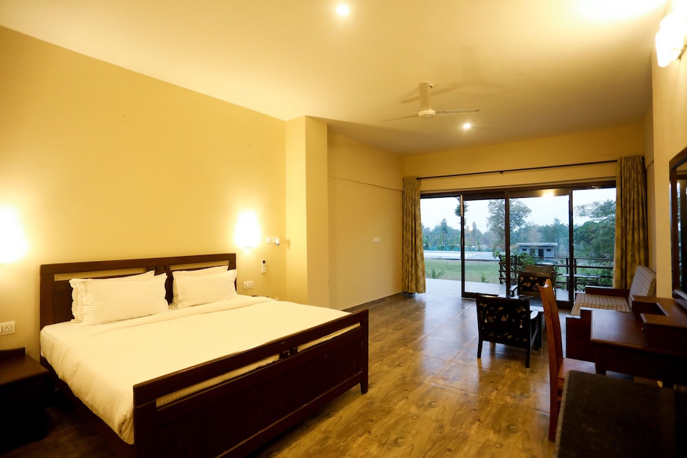 Deluxe Room, Balcony, Hill View photo 1