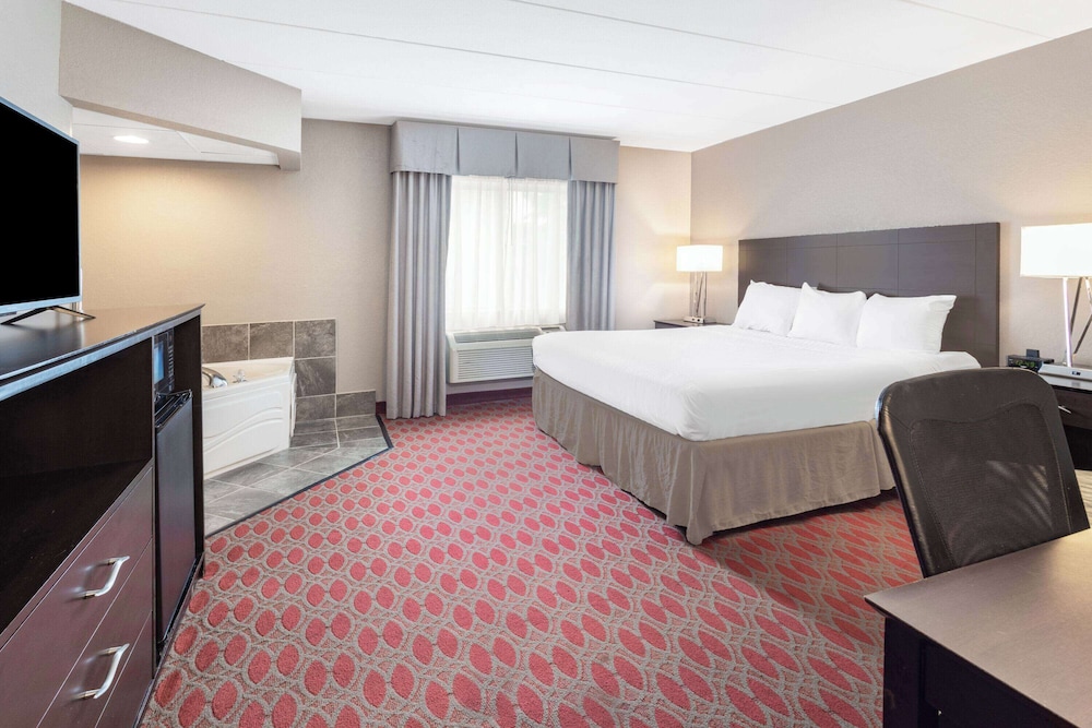 Superior Room, 1 King Bed, Non Smoking - Photo 1