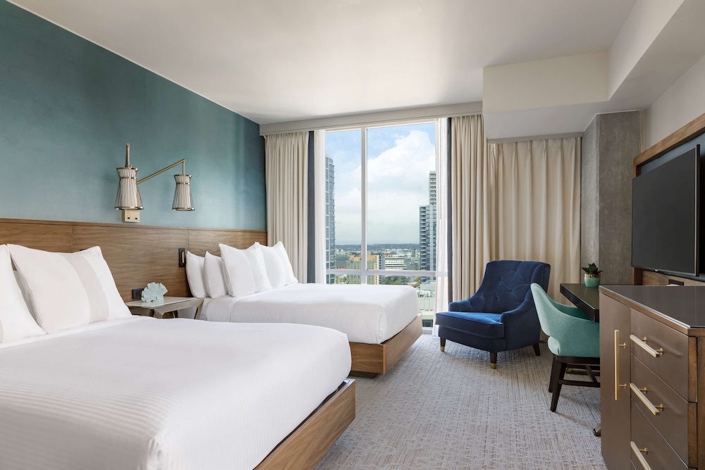 Room, 2 Queen Beds, Accessible, City View (Hearing)