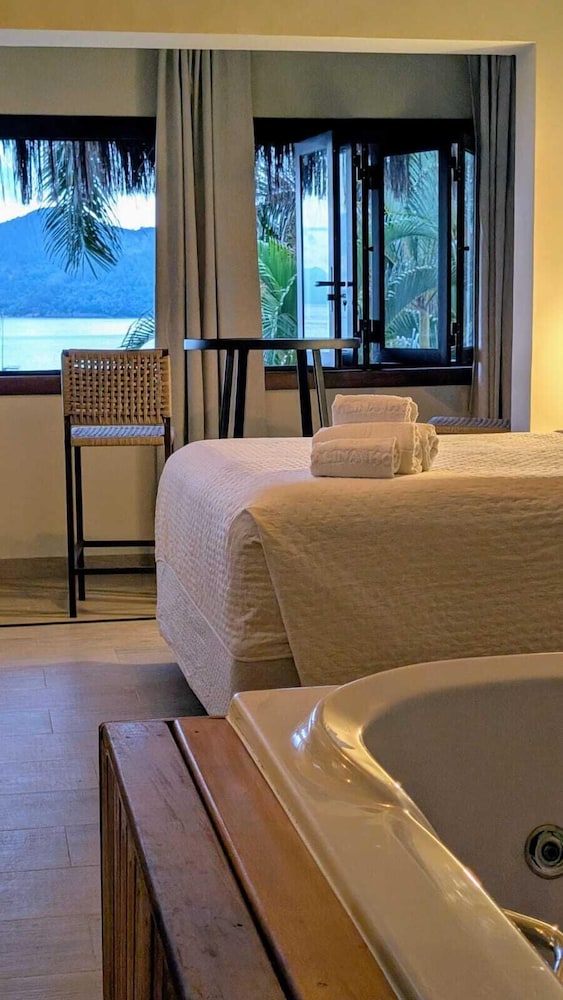 Luxury Suite, 1 Queen Bed, Sea Facing