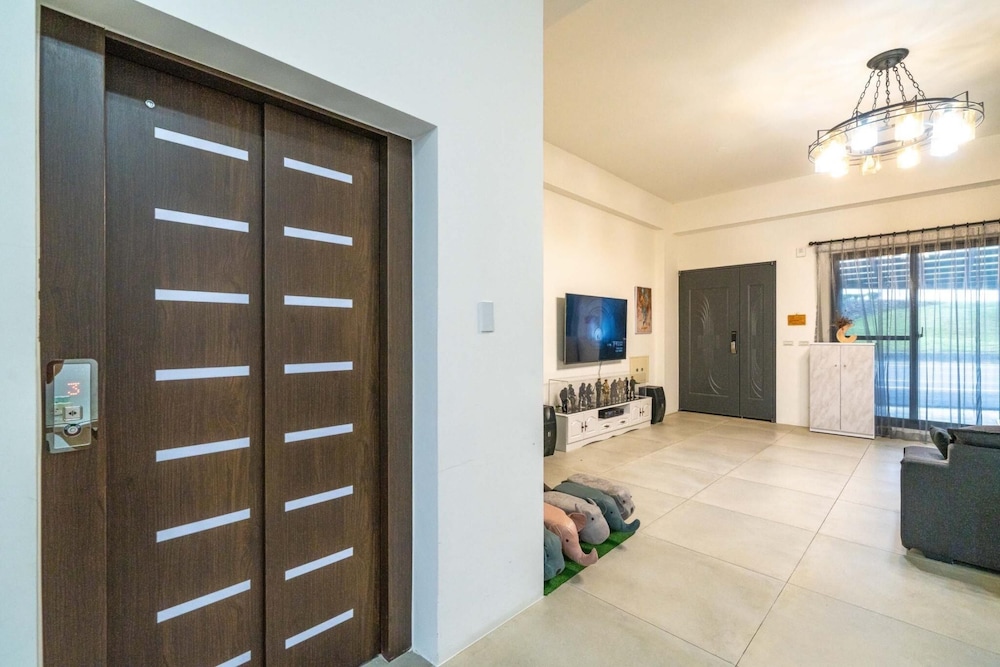 Luxury Room, 4 Bedrooms, Non Smoking, Partial Ocean View photo 2