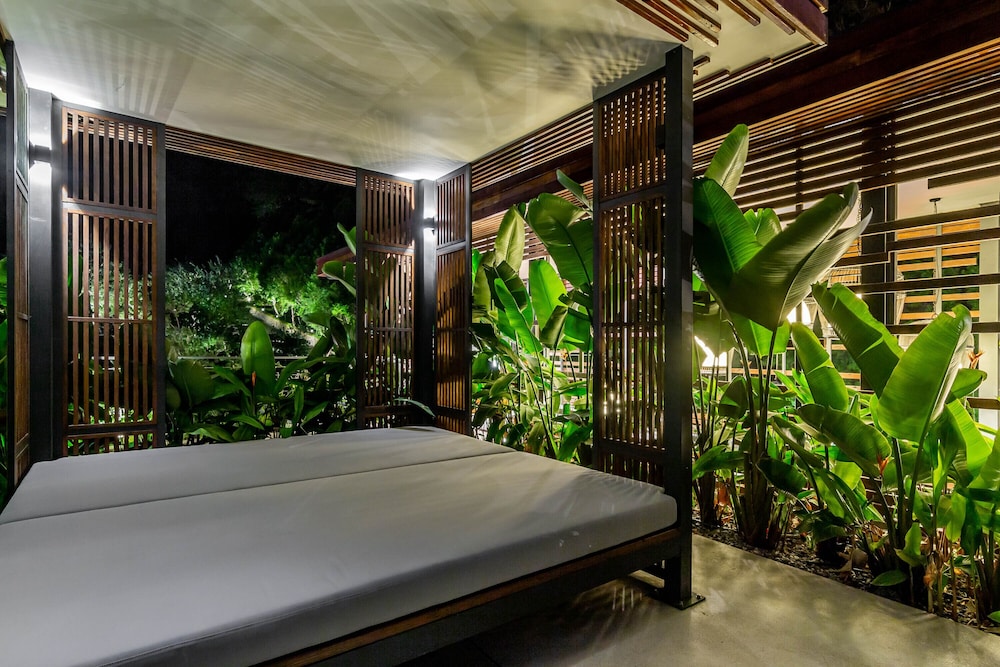 Grand Quadruple Room, Courtyard View