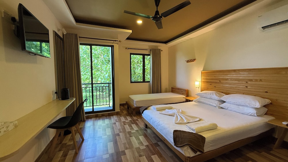 Deluxe Double Room, Balcony, Garden View