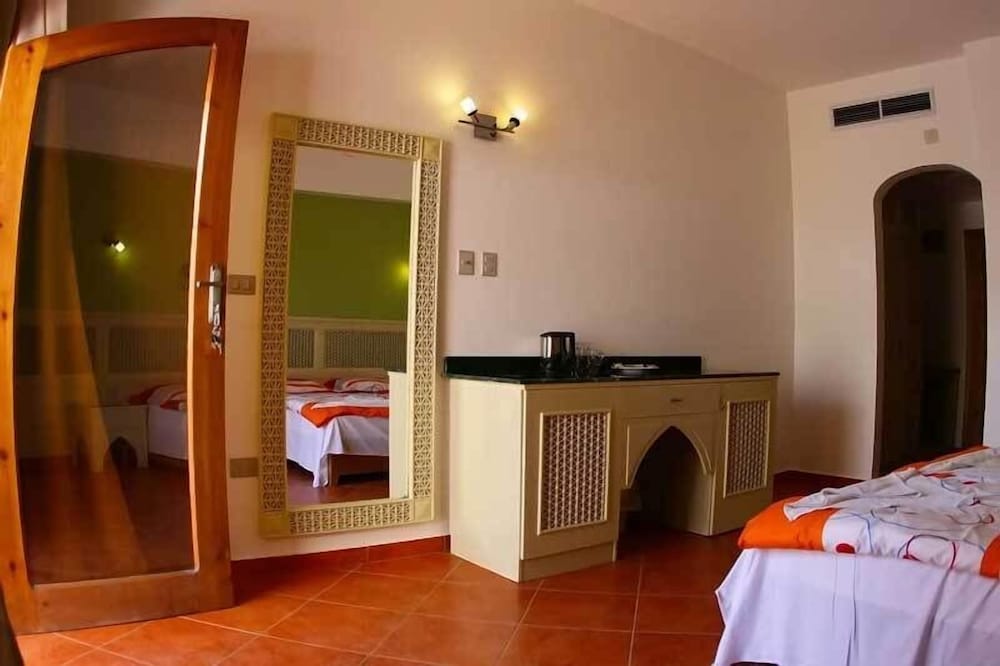 Deluxe Room, Partial Sea View photo 1