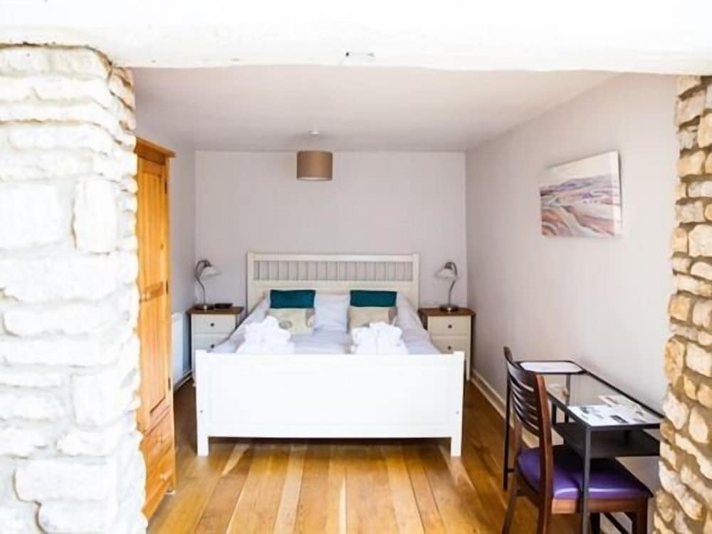 Double Room, Ensuite (Sorrel) - Photo 1