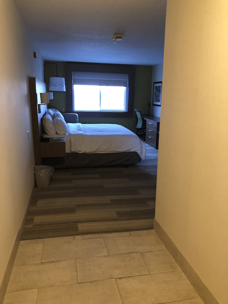 Standard Room, 1 King Bed, Accessible (Communication, Accessible Tub) photo 2