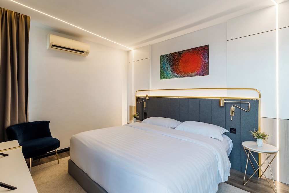 Deluxe Room - Photo 2