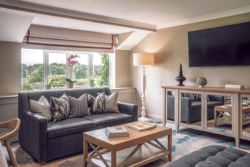 Manor House Suite - Photo 2