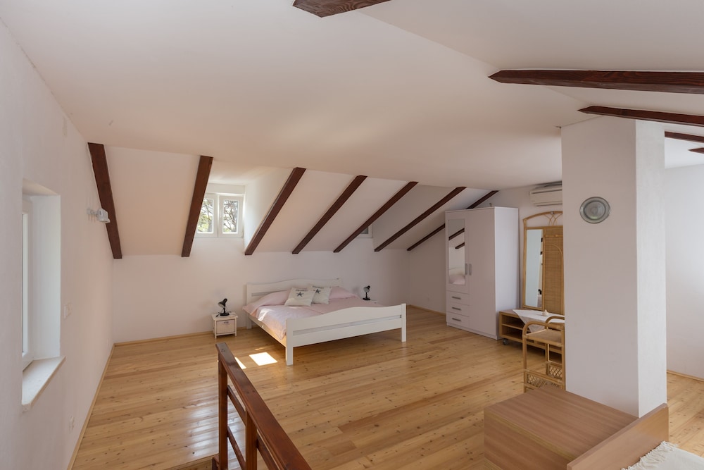 House (Three Bedroom Apartment - Terrace And)