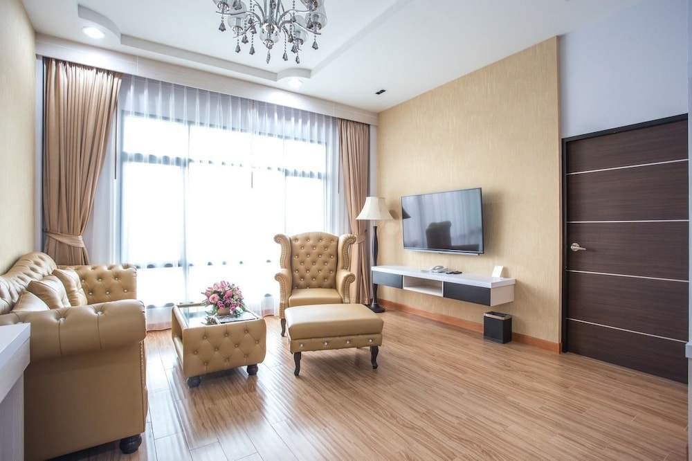 Grand Deluxe Suite photo 3