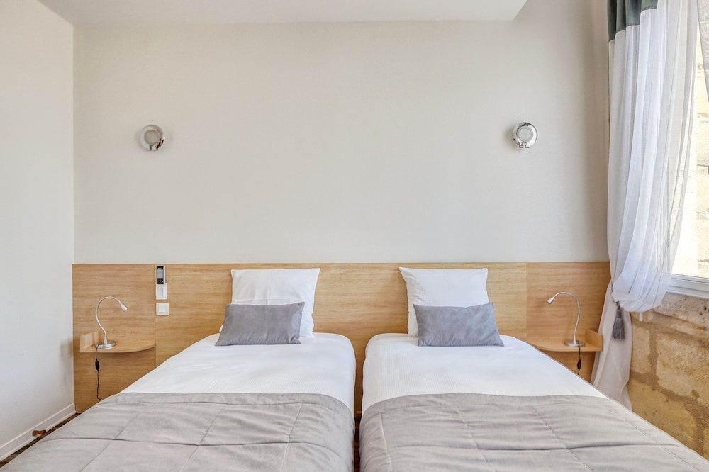 Twin Room - Photo 3