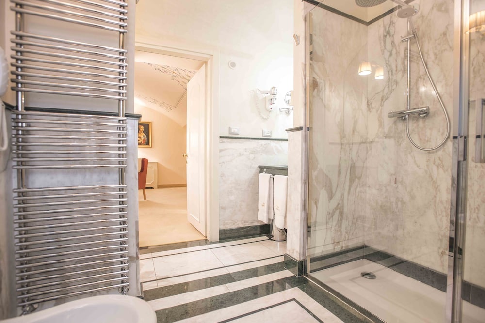 Luxury Suite, 1 Double Bed with Sofa bed (with Spa access)
