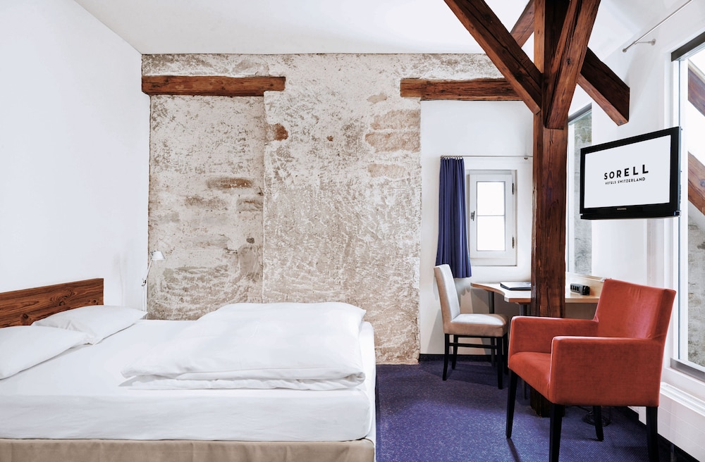 Economy Room, 1 Queen Bed