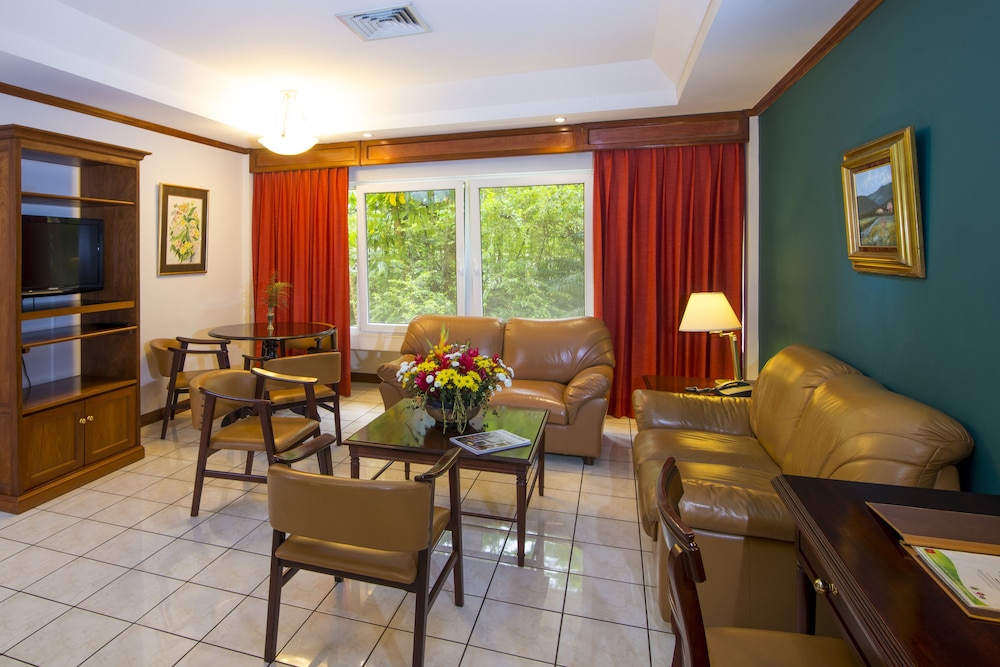 Full Suite - Photo 1