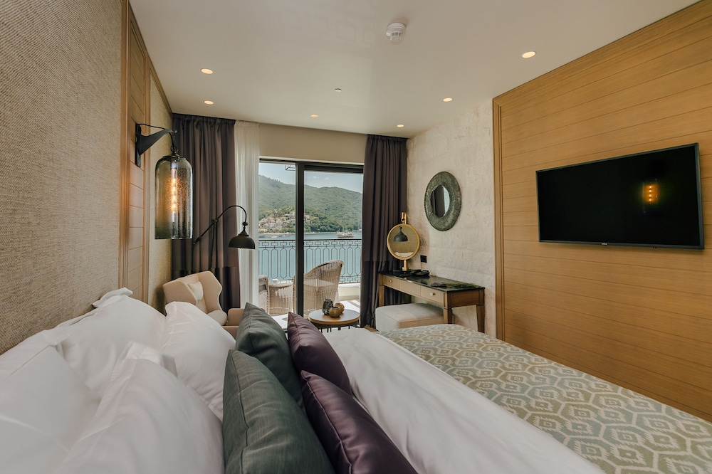 Deluxe Double Room, Balcony, Sea View photo 2