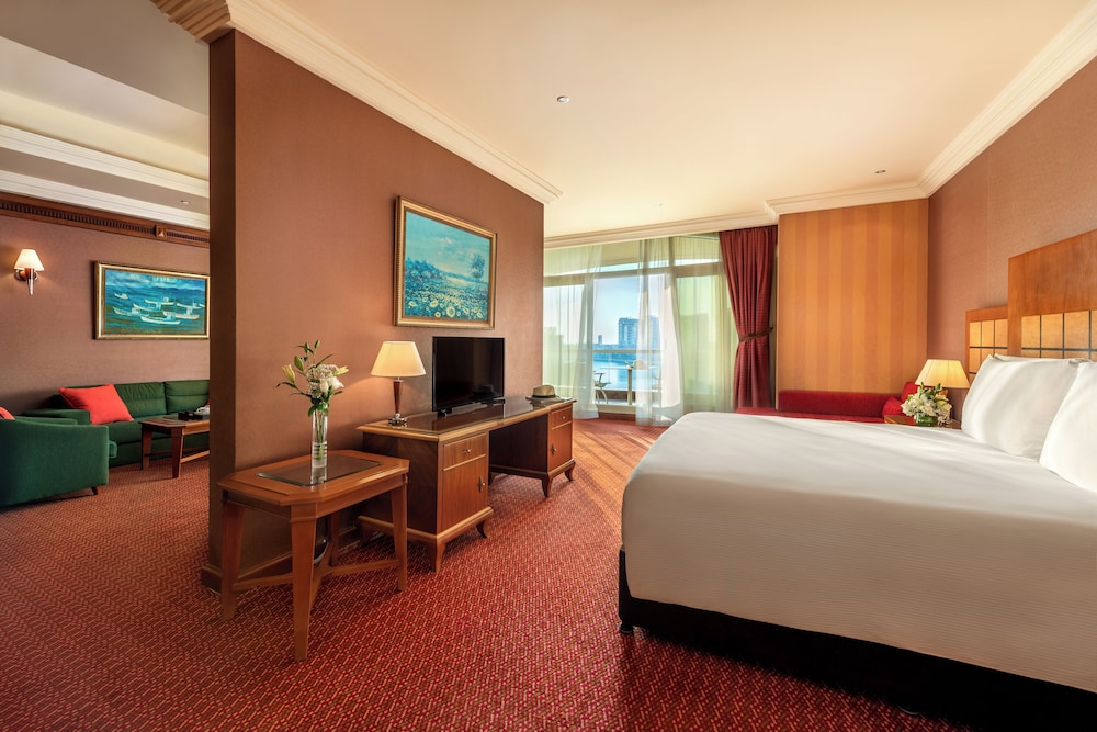 Executive Suite - Free daily shuttle bus to Yas attractions, Yas Mall and Grand Mosque