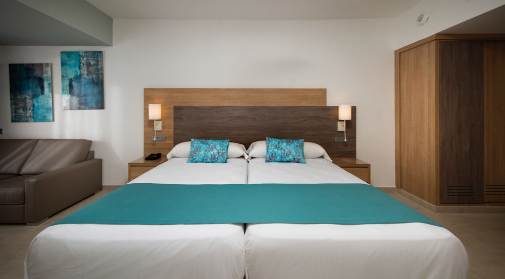 Junior Suite, Partial Sea View (L) photo 3