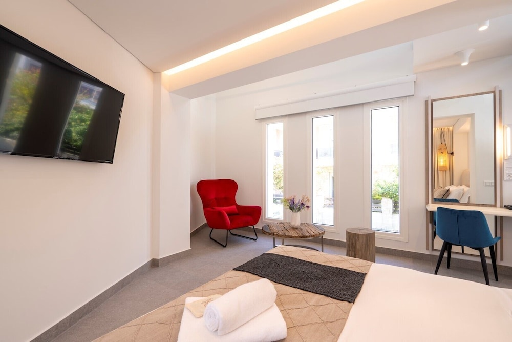Executive Maisonette with Terrace Pool View