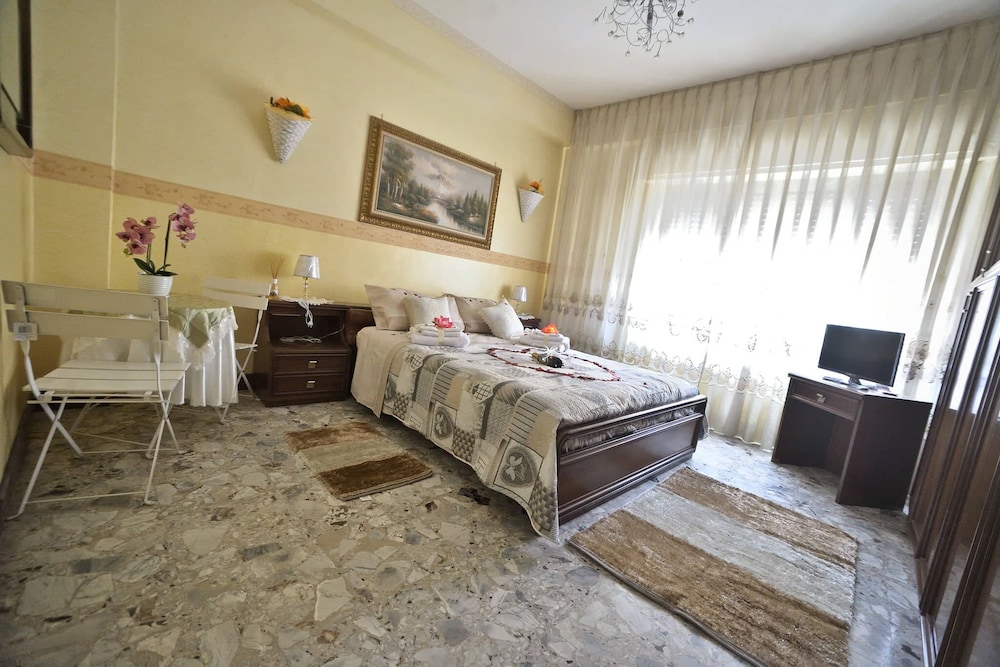 Double Room, Shared Bathroom (Stella)