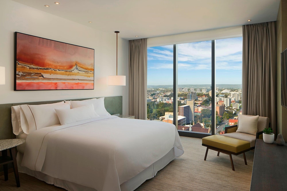 Club Suite, 1 King Bed, City View