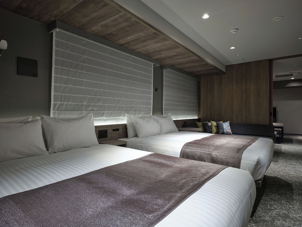 Suite thumbnail 6