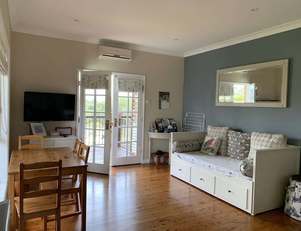 Comfort Apartment, 1 Queen Bed with Sofa bed, Mountain View, Ground Floor photo 3
