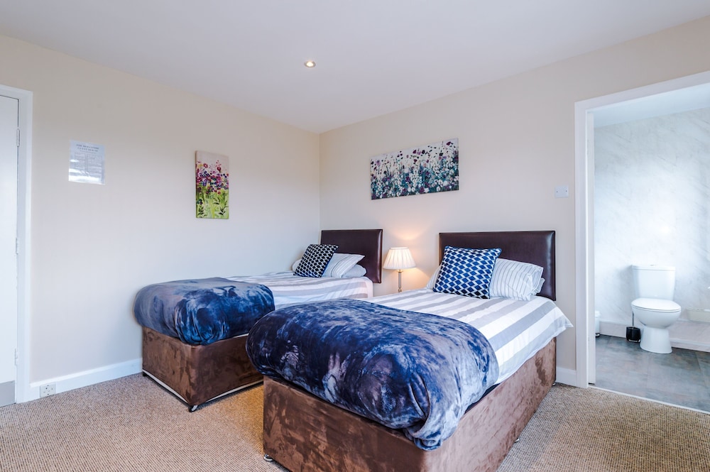 Premium Twin Room, Ensuite photo 3