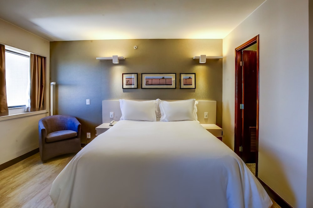 Business Suite, 1 Queen Bed, Non Smoking - Photo 1