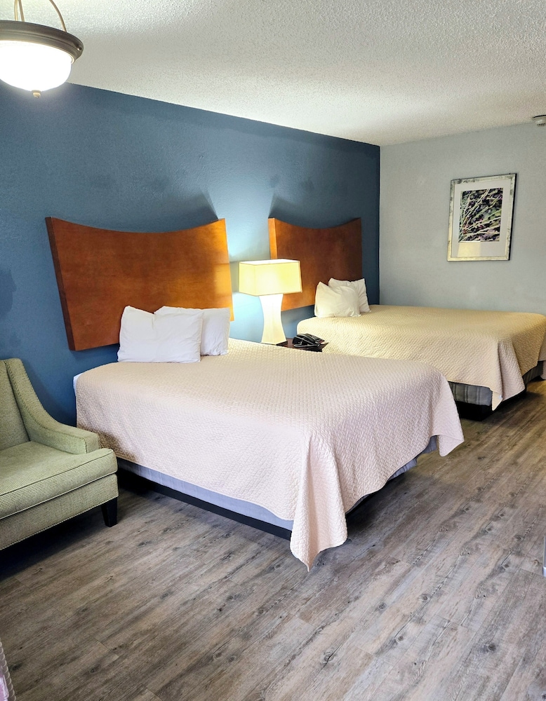 Standard Room, 2 Double Beds, Non Smoking - Photo 1