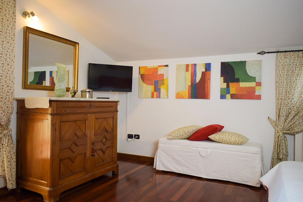 Apartment photo 2