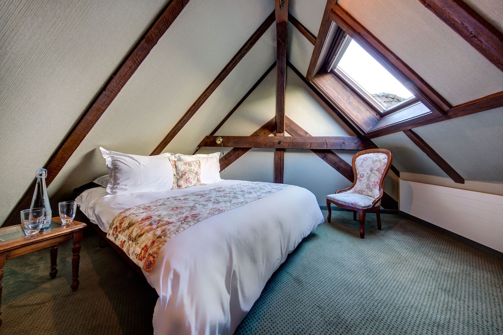Junior Double Room, 1 King Bed, Non Smoking, Garden View - Photo 3