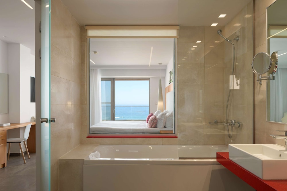 Diamond Suite Beachfront - Photo 21