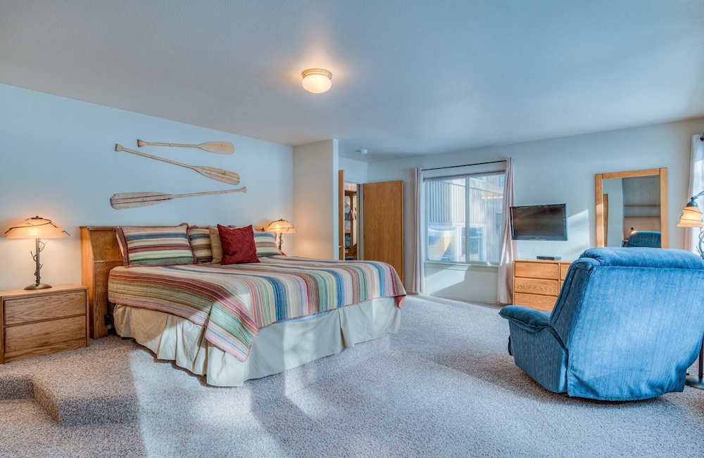 House, Multiple Beds (Red Cedar - Unit 30) photo 2