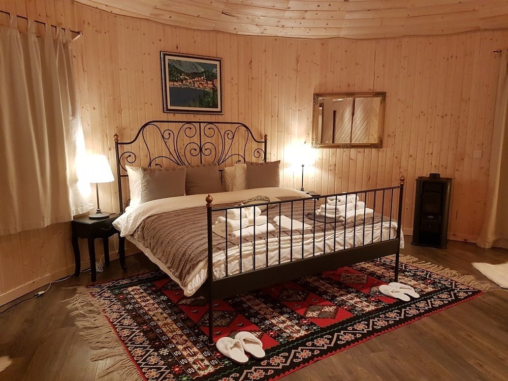 Luxury Suite, 1 King Bed, Private Bathroom, Mountain View (Casita Stella) photo 1