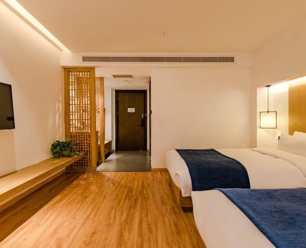 Signature Twin Room (Mainland Chinese Citizen Only) photo 2