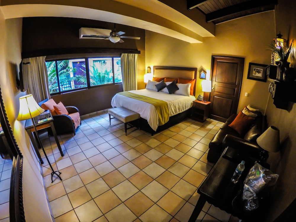 Deluxe Suite, 1 King Bed