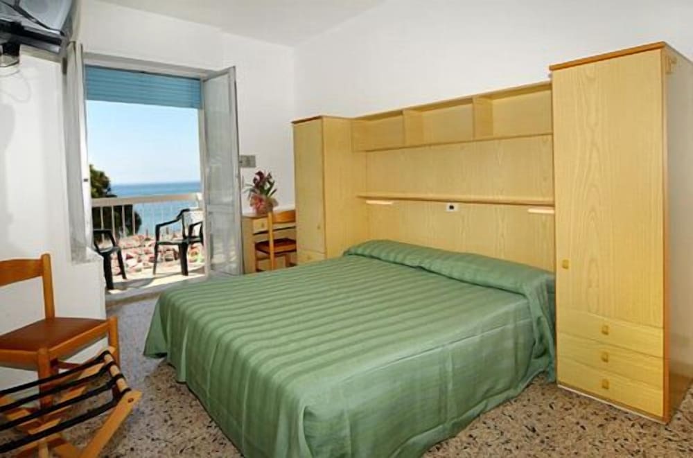 Double or Twin Room - Photo 1