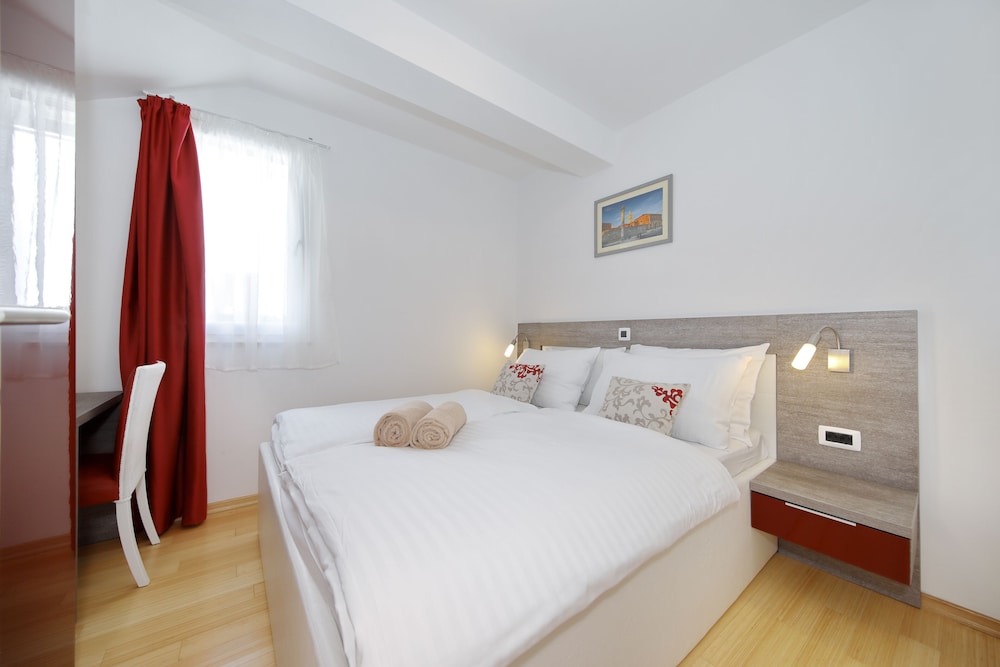 Comfort Apartment, 2 Bedrooms, Terrace photo 3