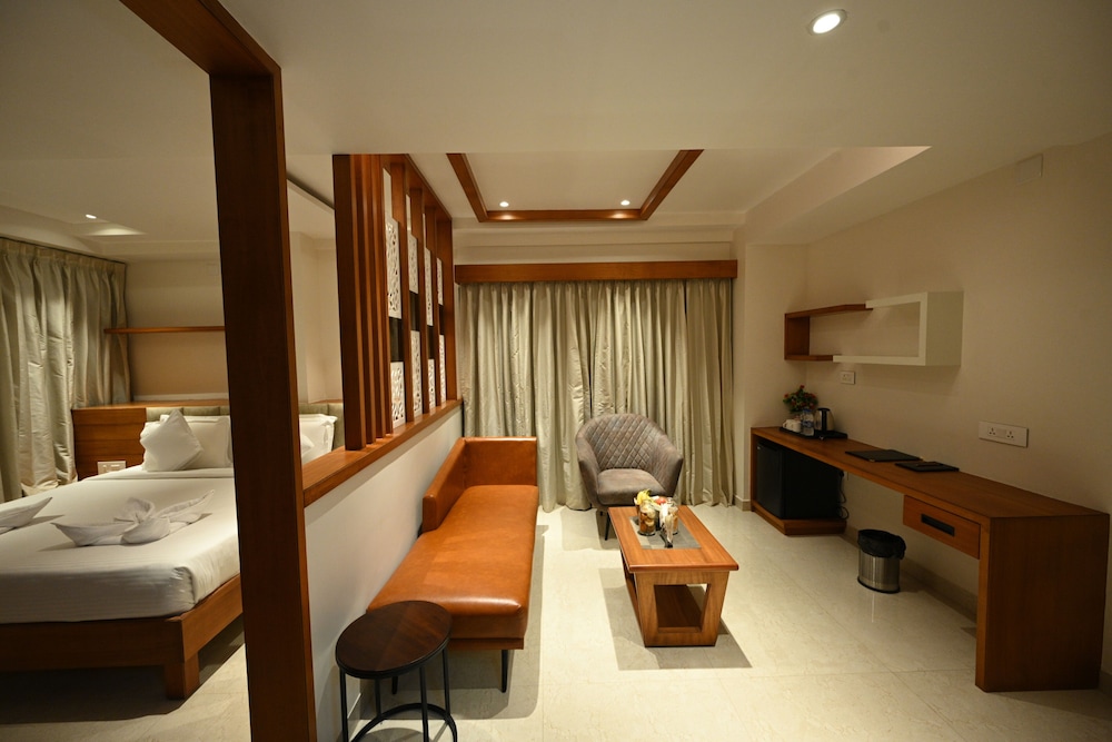 Suite Room - Photo 10