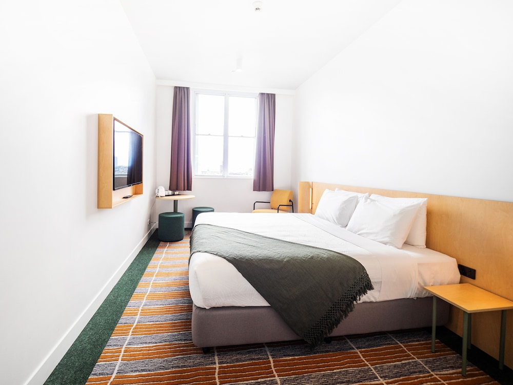 King Opera Harbour View Ensuite