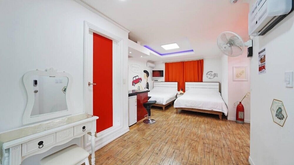 Room (Romantic)