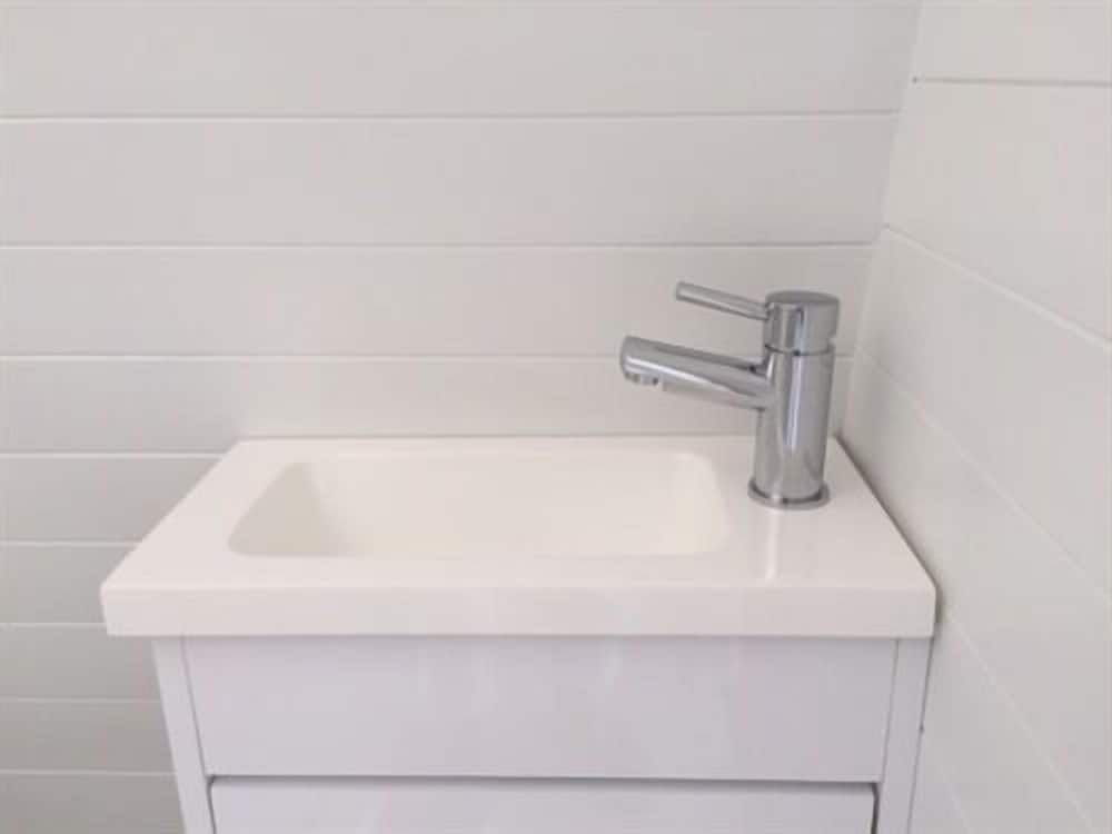 Room, Private Bathroom (The Poppy Pod) photo 3
