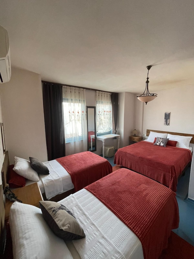 Family Quadruple Room photo 1