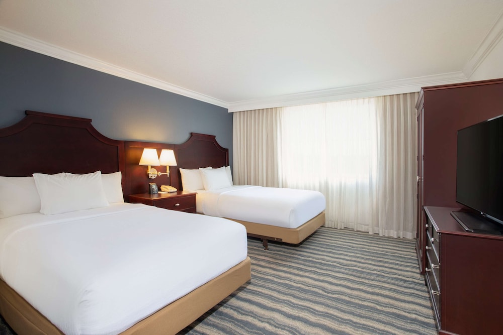 Suite, 2 Double Beds, Accessible (Roll-In Shower) - Photo 3